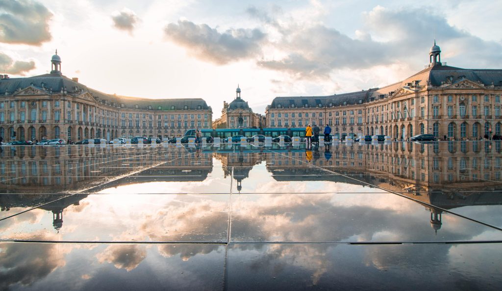 Incontournable à Bordeaux : la Place de la Bourse et le Miroir d’eau